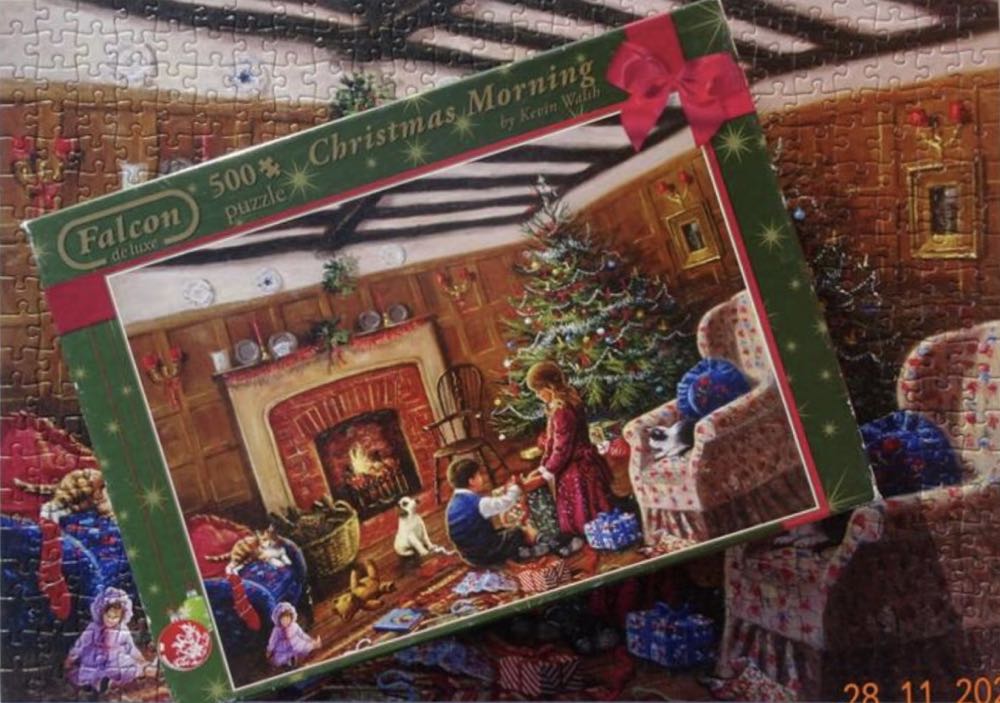 Christmas Morning Scannen - Falcon de luxe puzzle collectible - Main Image 3