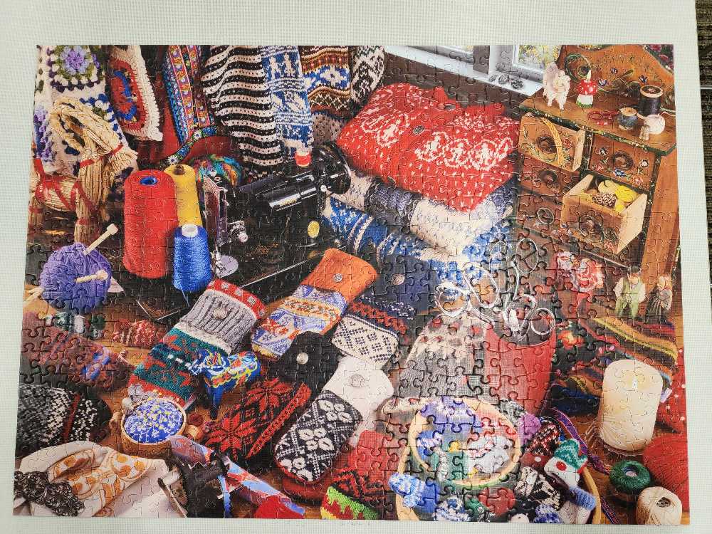 Nordic Knits Something’s Amiss! 500 Pieces Puzzletwist - PuzzleTwist puzzle collectible [Barcode 6673499101929] - Main Image 2