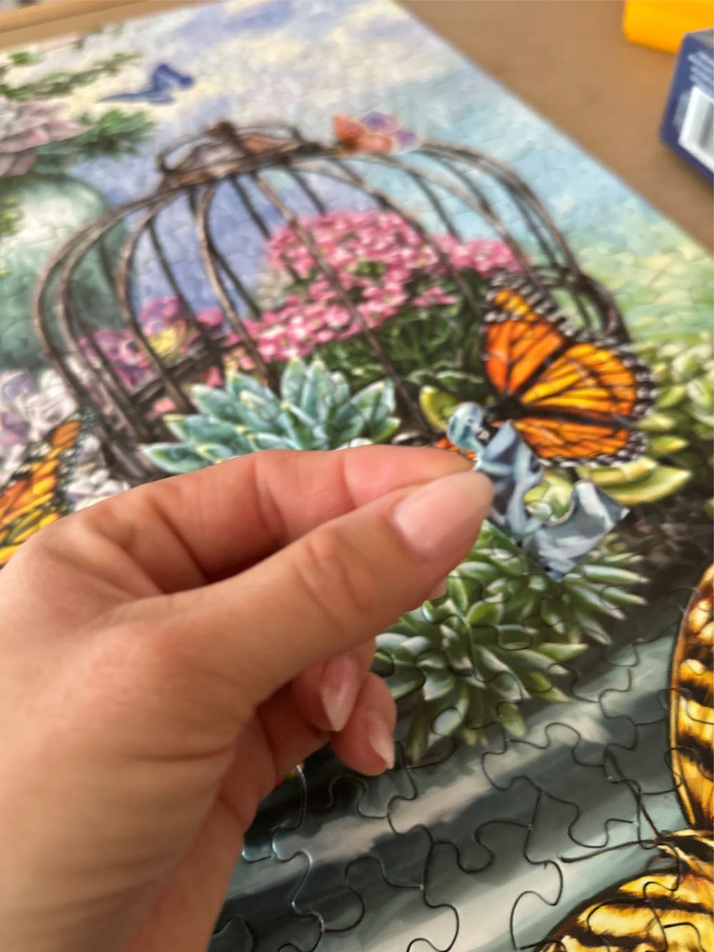 Butterfly Bliss - Springbok puzzle collectible [Barcode 091683016655] - Main Image 4