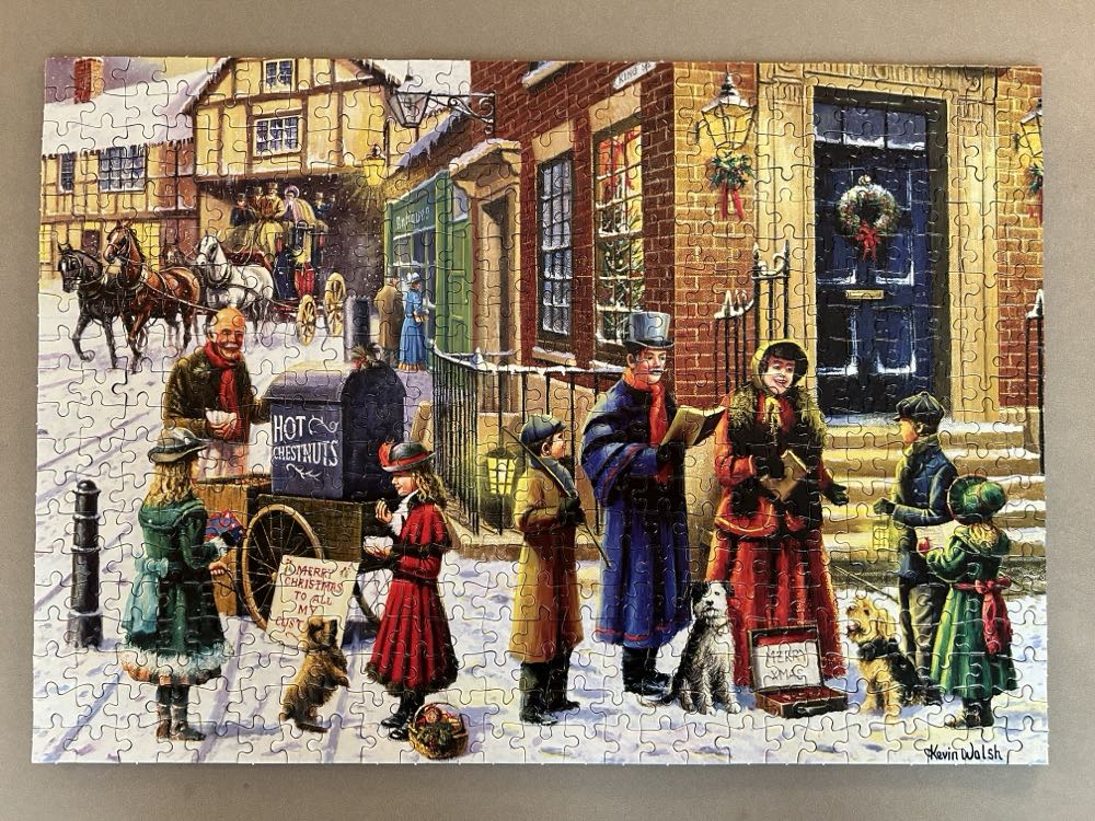 The Carol Singers - Gibsons puzzle collectible [Barcode 5012269031430] - Main Image 2