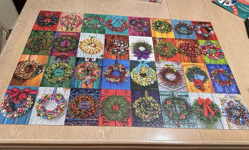 Holiday Wreaths - Ceaco puzzle collectible [Barcode 021081350907] - Main Image 2