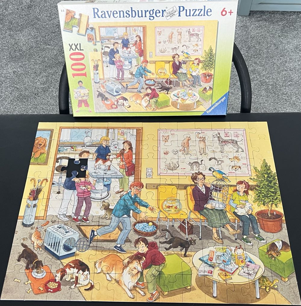 In The Vet’s Office - Ravensbuger puzzle collectible [Barcode 4005556106332] - Main Image 3
