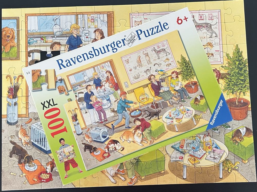 In The Vet’s Office - Ravensbuger puzzle collectible [Barcode 4005556106332] - Main Image 4