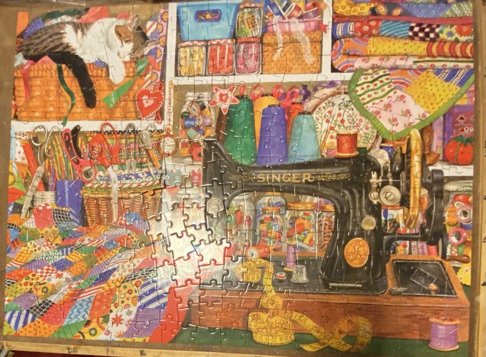 300: QUILT AND SEW - Bits & Pieces puzzle collectible [Barcode 192949075734] - Main Image 2