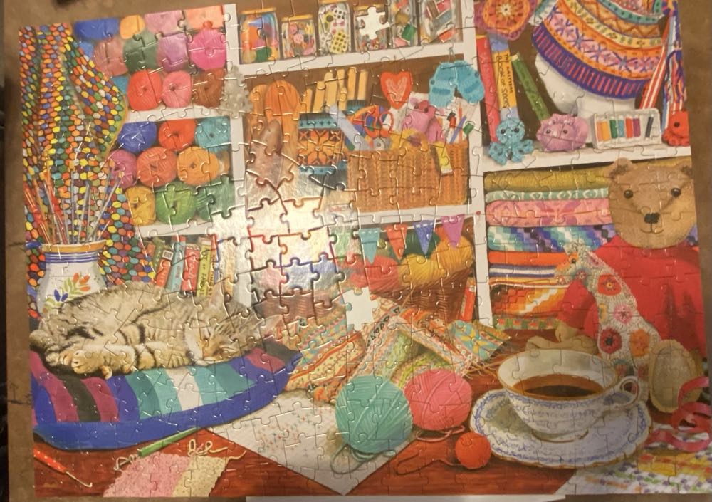 300: KNIT AND CROCHET - Bits & Pieces puzzle collectible [Barcode 192949075741] - Main Image 2