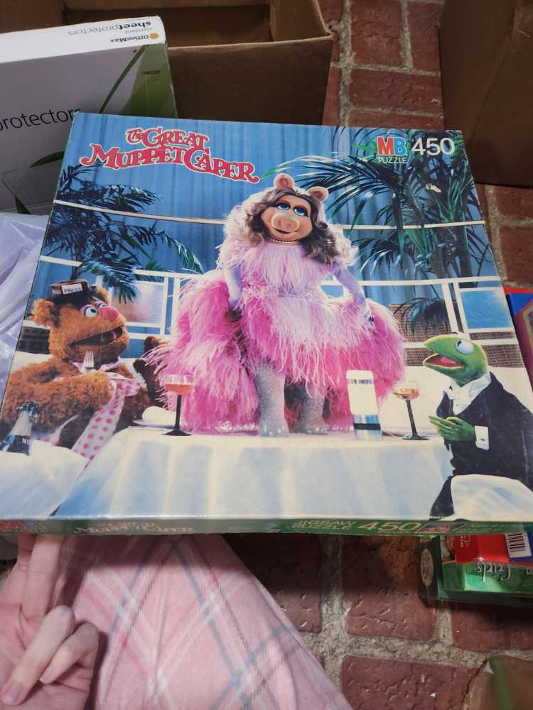 The Great Muppet Caper - Milton Bradley puzzle collectible - Main Image 1
