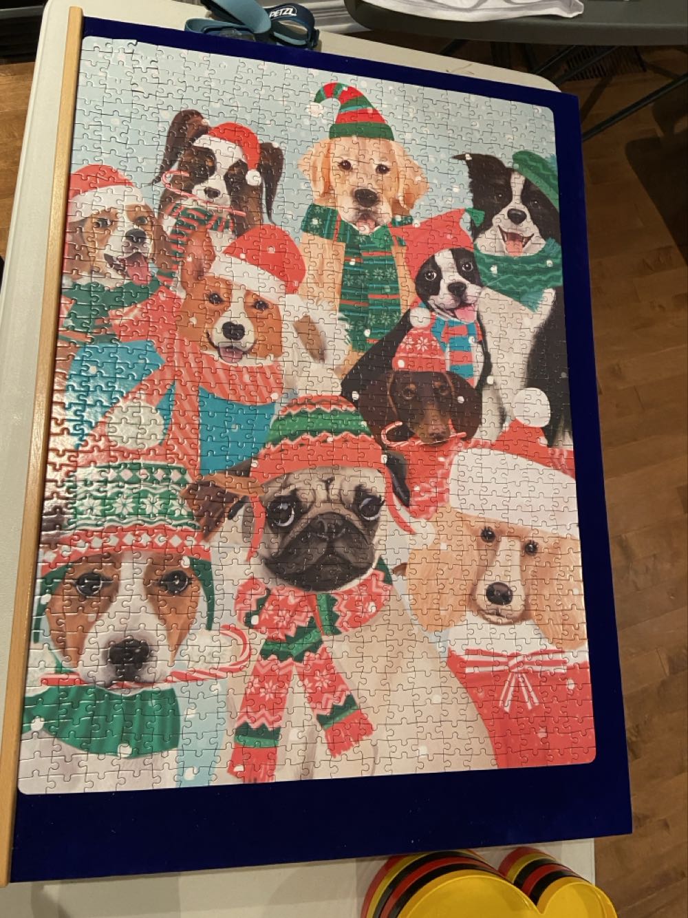 Holiday Hounds - Wains World puzzle collectible [Barcode 826635329039] - Main Image 2