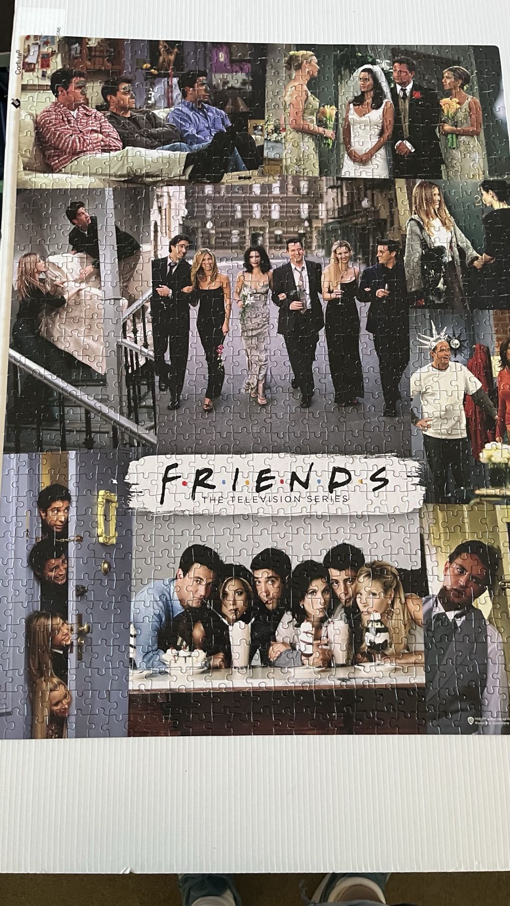 Friends The Television Series - Crown MJM Australia puzzle collectible [Barcode 9317762197871] - Main Image 3