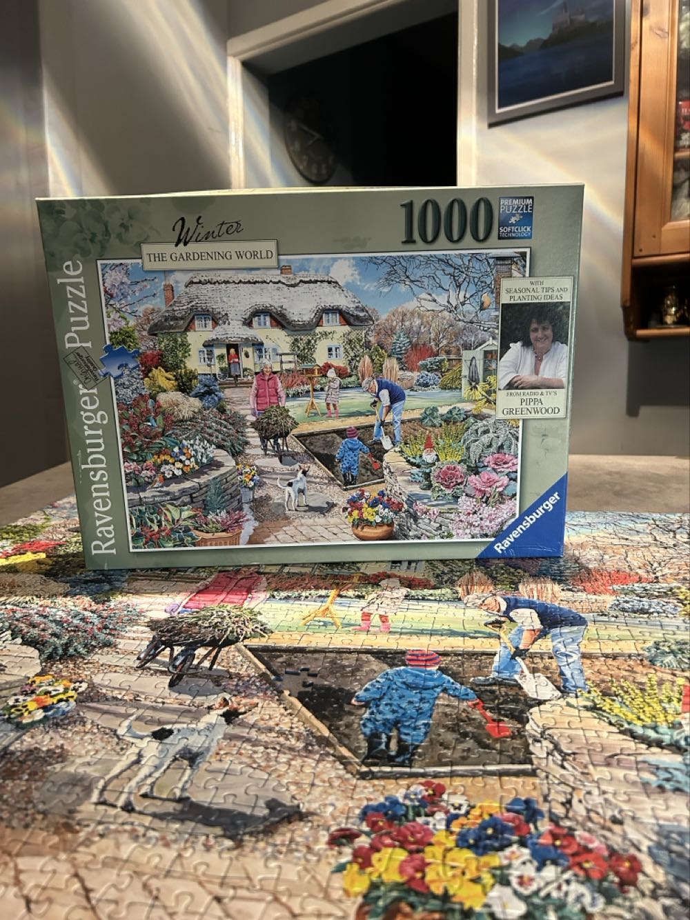 Winter, The Gardening World - Ravenburger puzzle collectible [Barcode 4005556197552] - Main Image 3