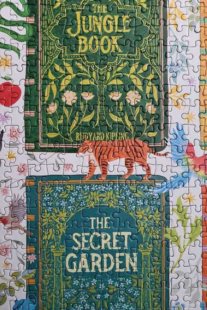 Classic Book Covers - Gibsons puzzle collectible [Barcode 5012269066234] - Main Image 4