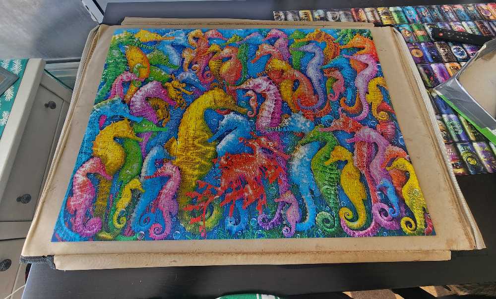 Seahorse Fantasy  - Buffalo puzzle collectible [Barcode 079346122325] - Main Image 2