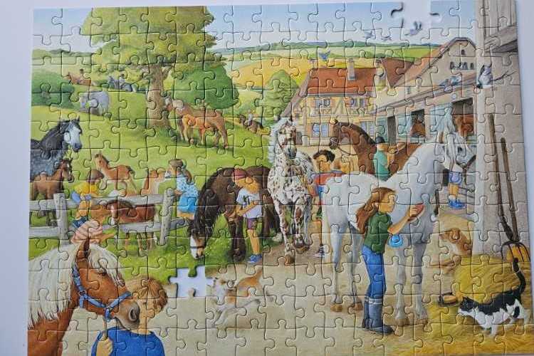 At the Stable - Ravensburger puzzle collectible [Barcode 4005556121021] - Main Image 2