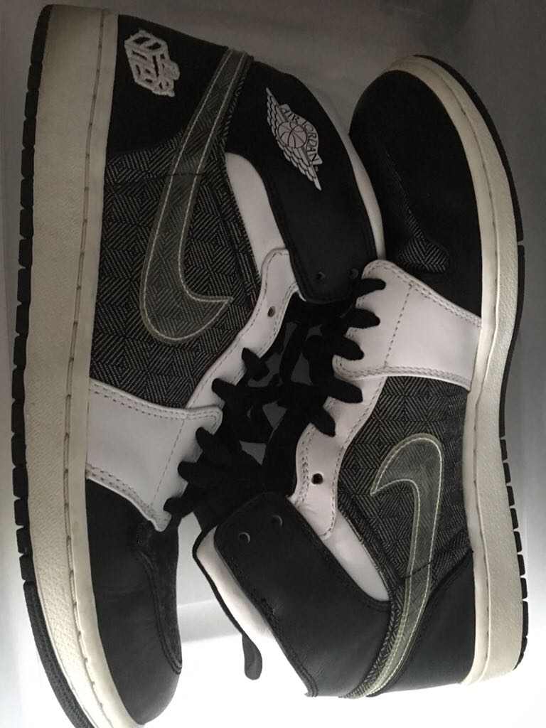 Air Jordan 1 Retro - Jordan Brand shoe collectible - Main Image 1