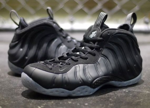 Foamposite One - Nike Air shoe collectible [Barcode 826131894147] - Main Image 2