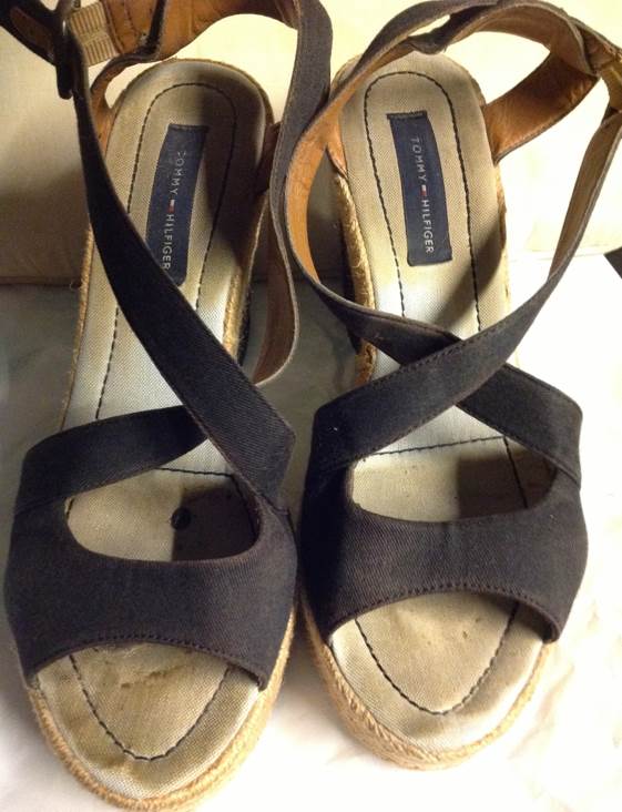 Tommy Hilfiger - Tommy Hilfiger shoe collectible - Main Image 2