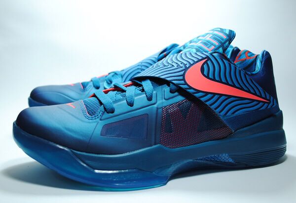 Mickey Mouse - The Little Brave Tailor