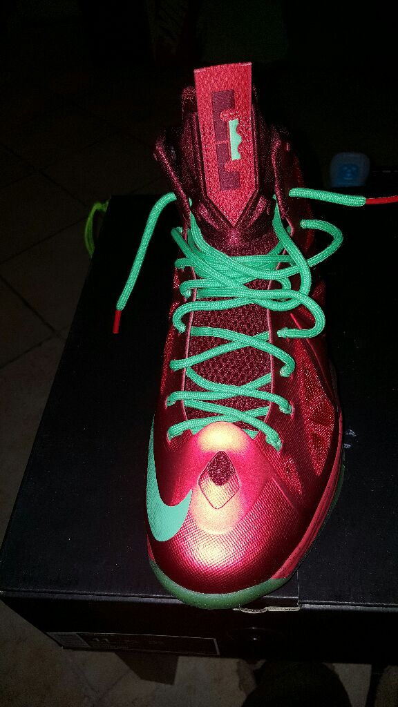 Nike Lebron X "Christmas” - Nike Basketball shoe collectible [Barcode 884726942314] - Main Image 2