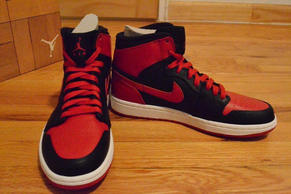 AJ1 Retro Banned - Jordan shoe collectible - Main Image 2