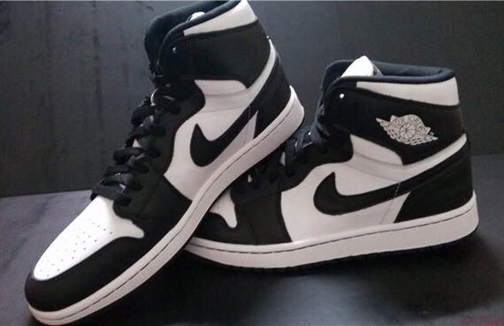 Air Jordan 1 Retro - Jordan Brand shoe collectible - Main Image 1