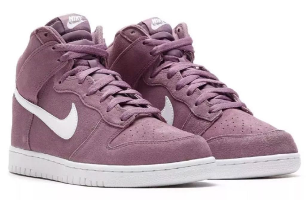 Dunk Hi - Nike shoe collectible - Main Image 2