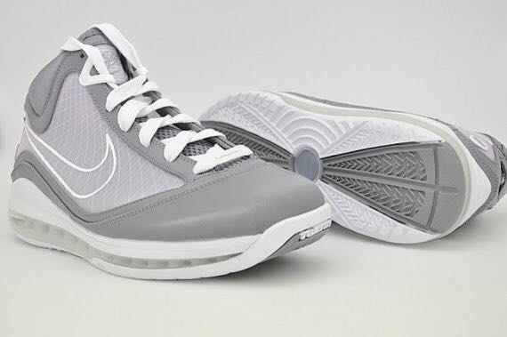 Nike Lebron 7 Cool Grey - Nike shoe collectible - Main Image 2