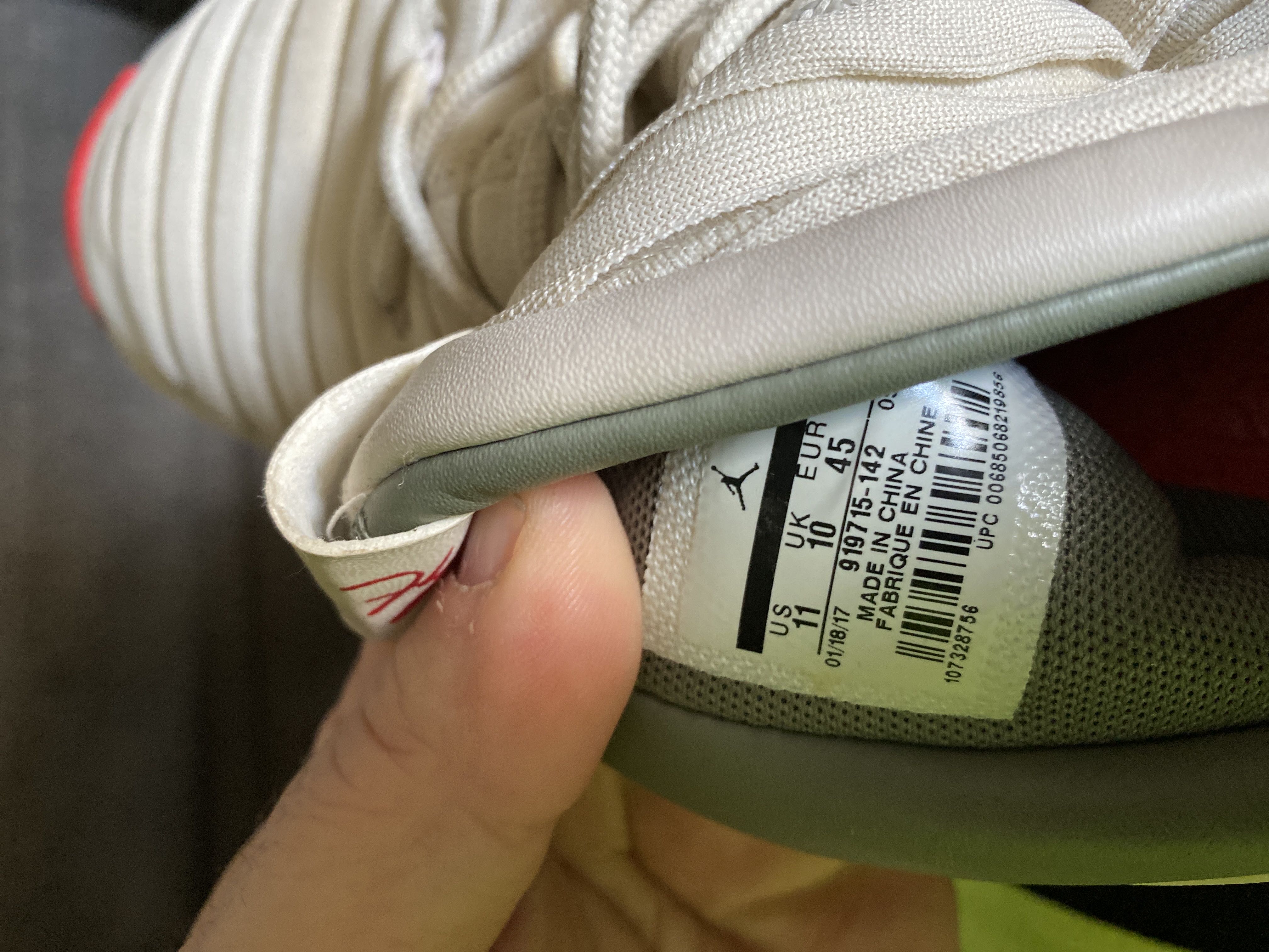 Jordan Flight - Nike Jordan shoe collectible [Barcode 00685068219856] - Main Image 3