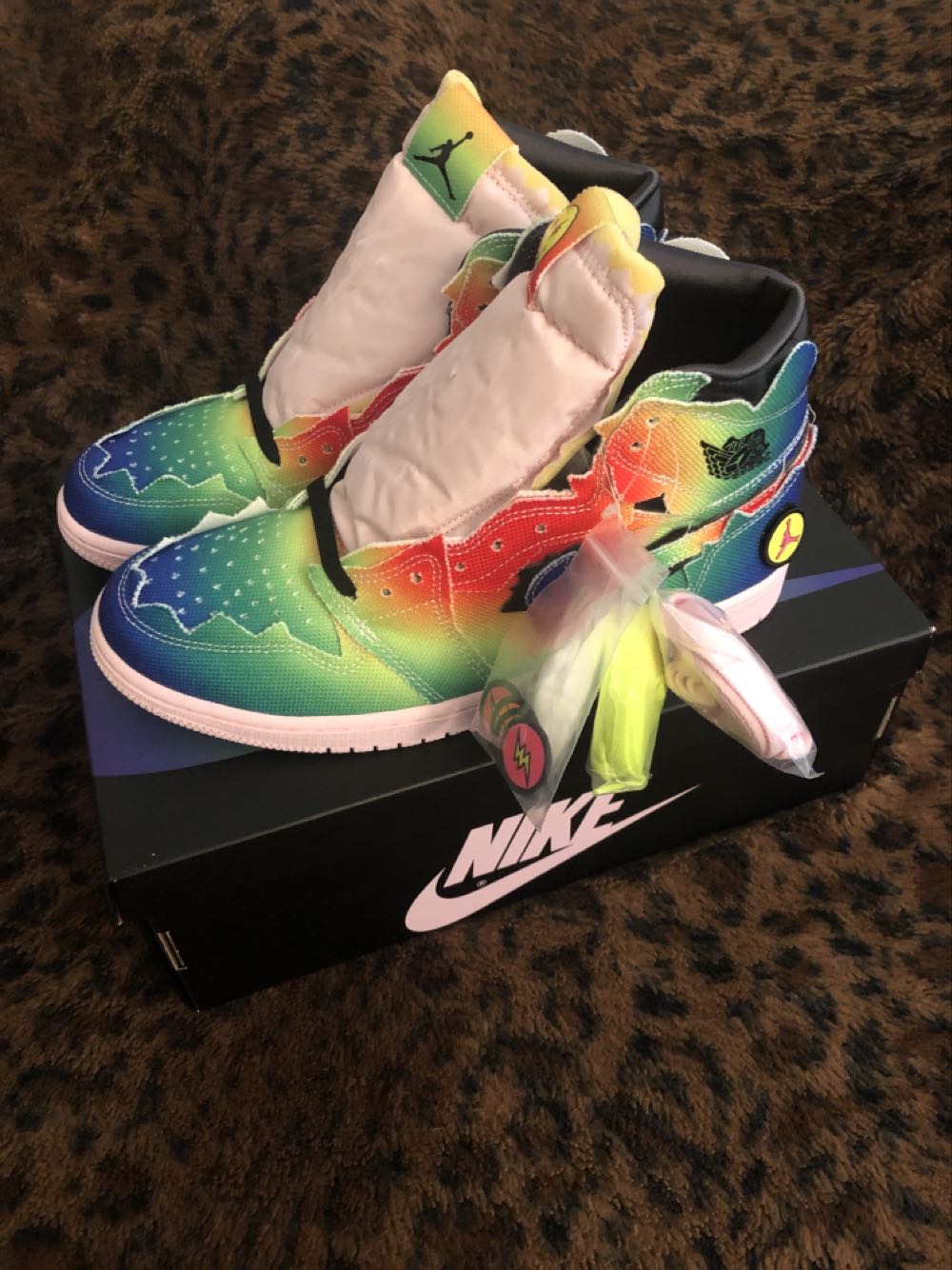 Air Jordan 1 Retro High Og J Balvin Dc3481 900 Size 11 - Air Jordan 1 shoe collectible [Barcode 194500258846] - Main Image 2