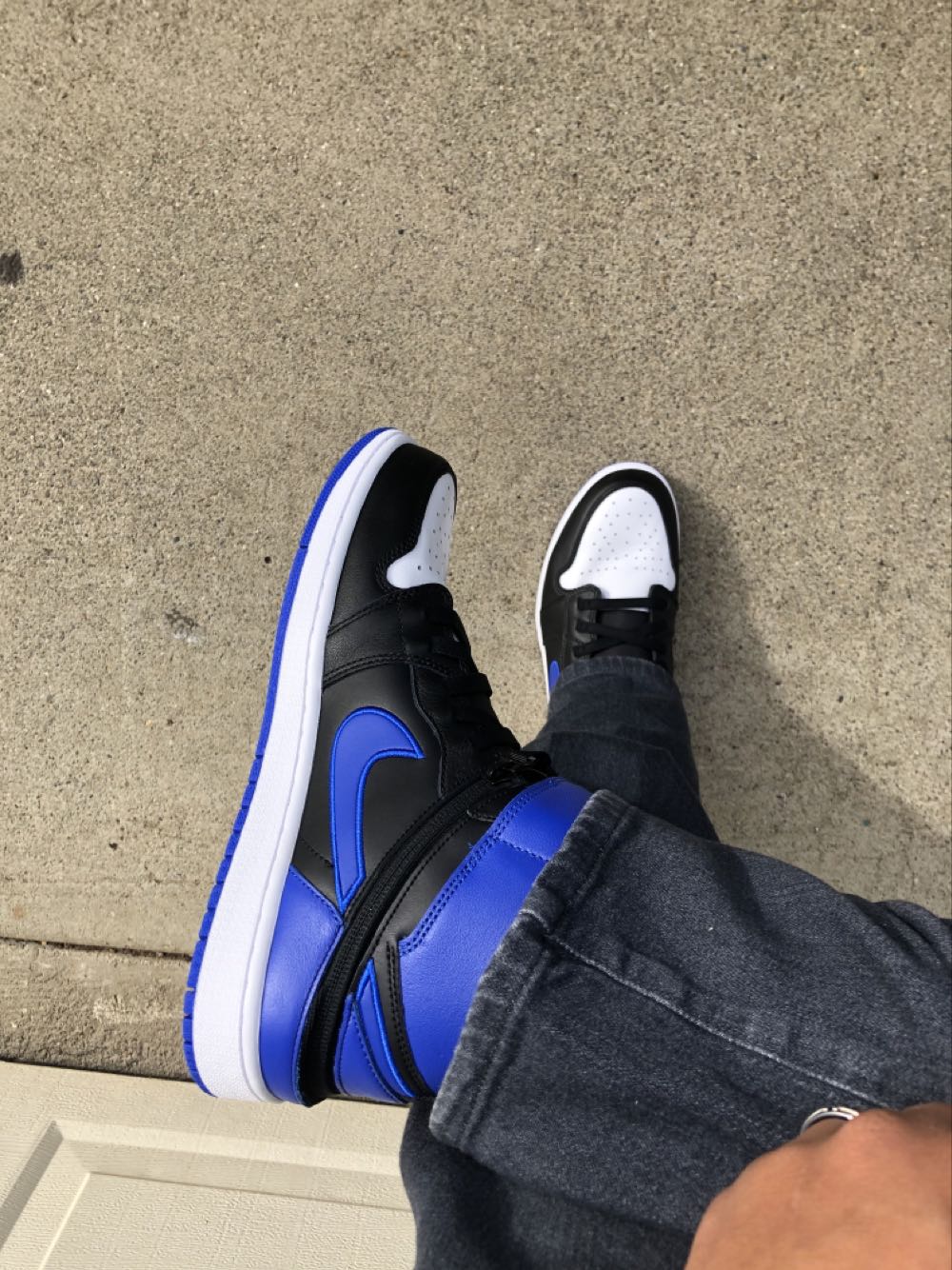 Air Jordan 1 Hi Flyease - Air Jordan 1 shoe collectible [Barcode 194498327562] - Main Image 2