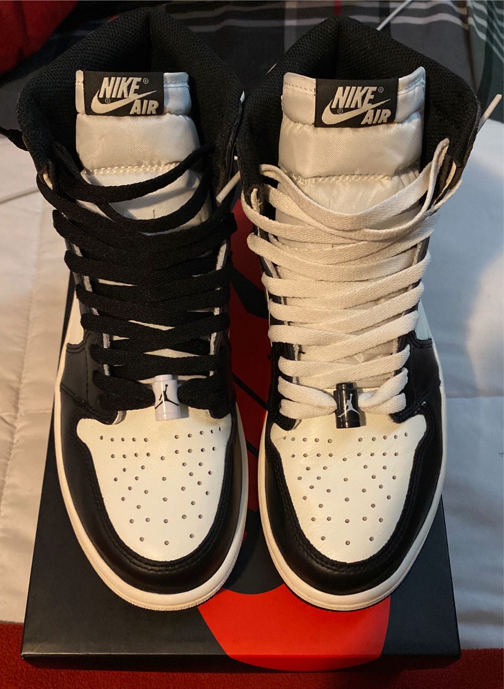 Air Jordan Retro 1 High “Dark Mocha - Jordan shoe collectible [Barcode 194498335116] - Main Image 4