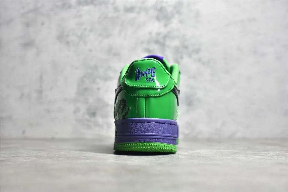 A Bathing Ape Bape Sta Low X Marvel Comics Hulk (2022)  shoe collectible - Main Image 3