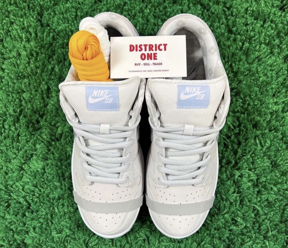 Nike SB Dunk Low White Lobster (Friends and Family)  shoe collectible - Main Image 2