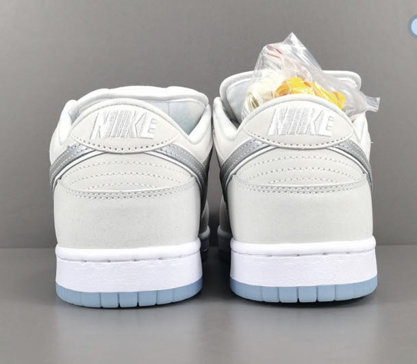 Nike SB Dunk Low White Lobster (Friends and Family)  shoe collectible - Main Image 4