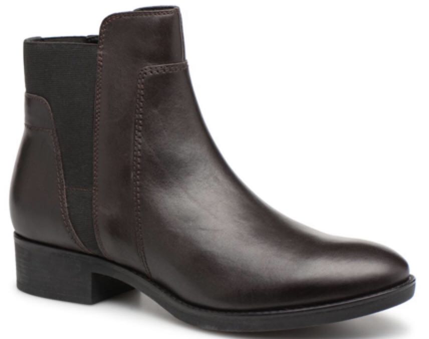 White guess tennis shoes