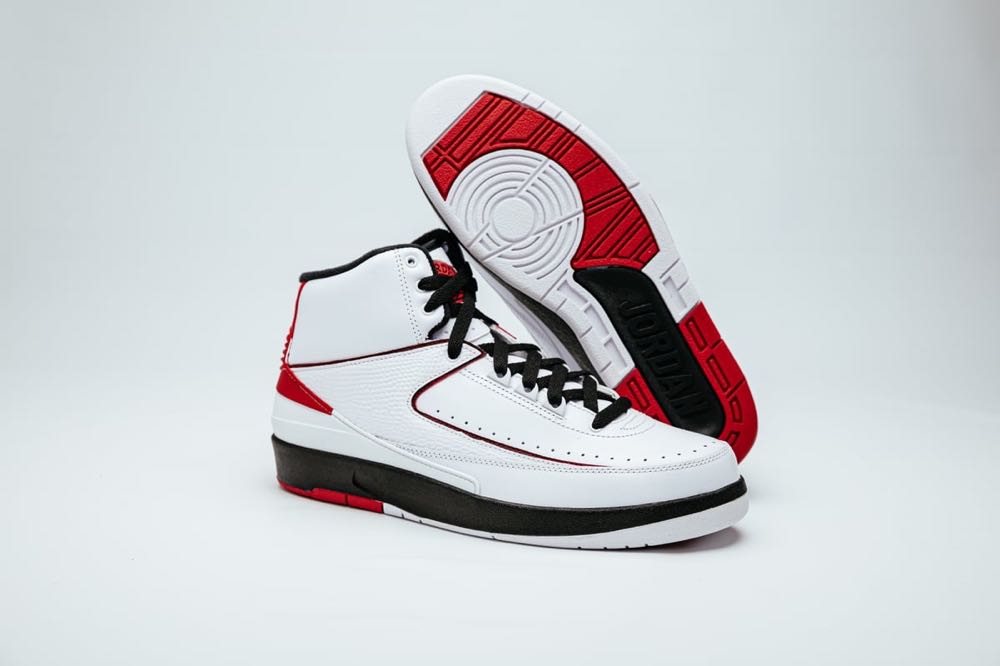 Jordan Mens Air Jordan 2 Retro Og Dx2454 106 Chicago Size 10.5 White Varsity Red Black - Jordan Brand shoe collectible [Barcode 196152073884] - Main Image 3