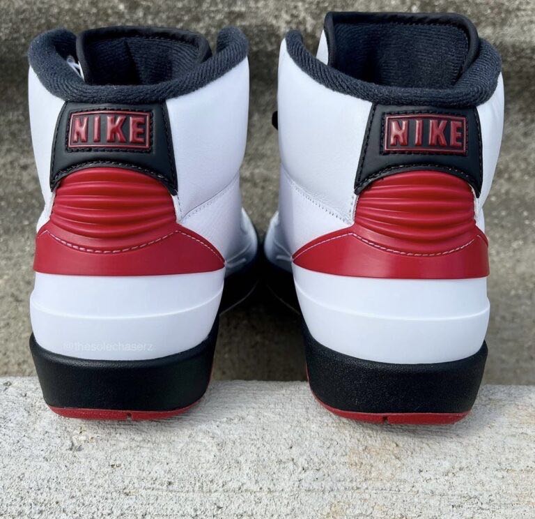 Jordan Mens Air Jordan 2 Retro Og Dx2454 106 Chicago Size 10.5 White Varsity Red Black - Jordan Brand shoe collectible [Barcode 196152073884] - Main Image 4