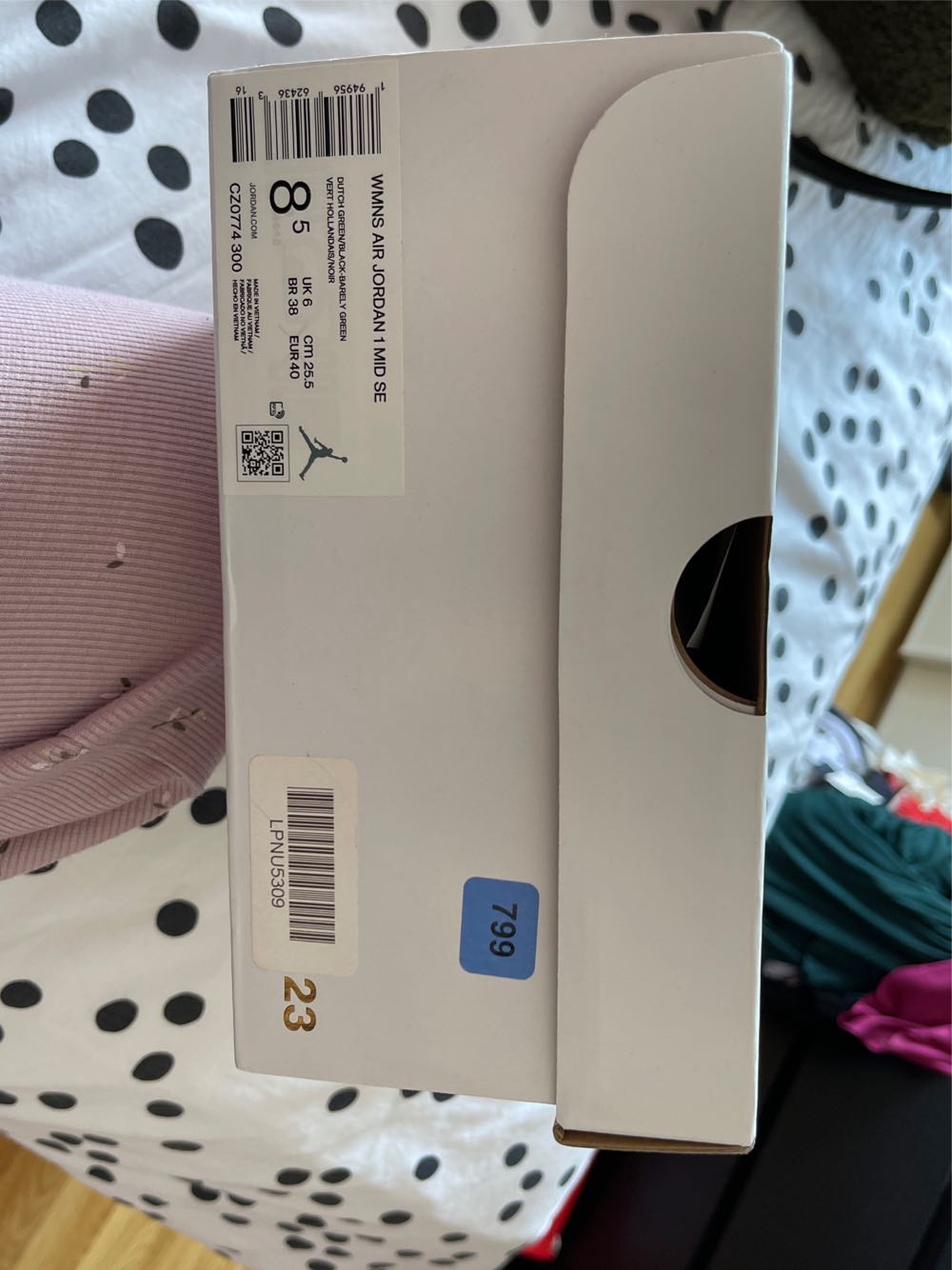 Nike Womens Air Jordan 1 Mid SE - Nike Air Jordan 1 shoe collectible [Barcode 194956624363] - Main Image 4