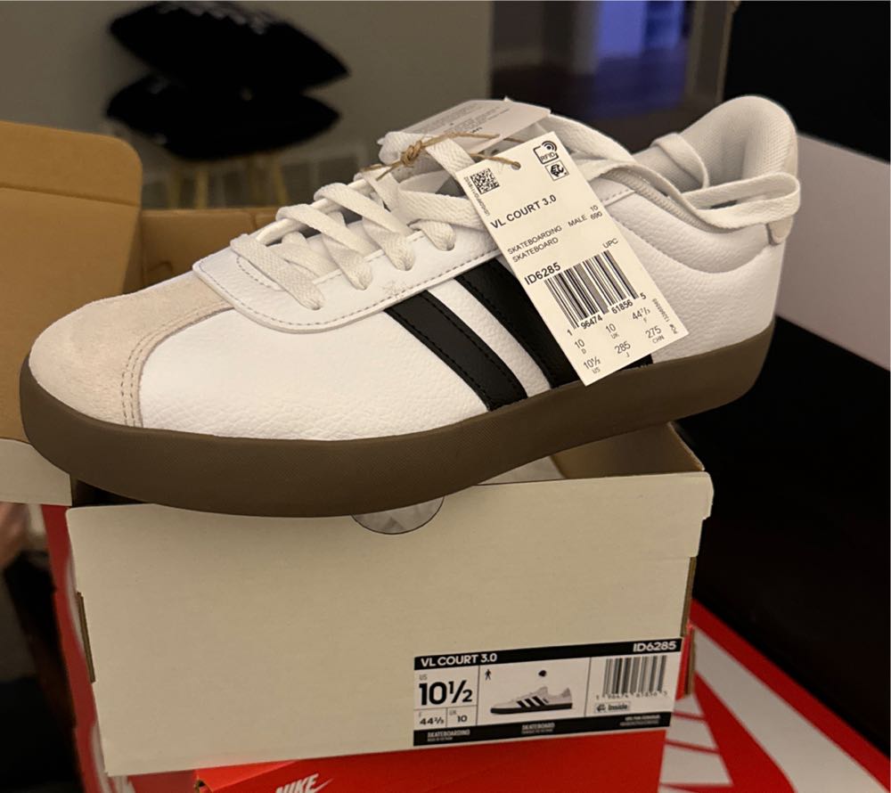 Adidas Men’s Vl Court 3.0 Sneaker  shoe collectible [Barcode 196474618565] - Main Image 2