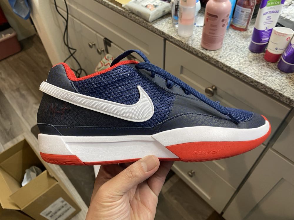 Ja 1 - Nike shoe collectible [Barcode 197597510132] - Main Image 2