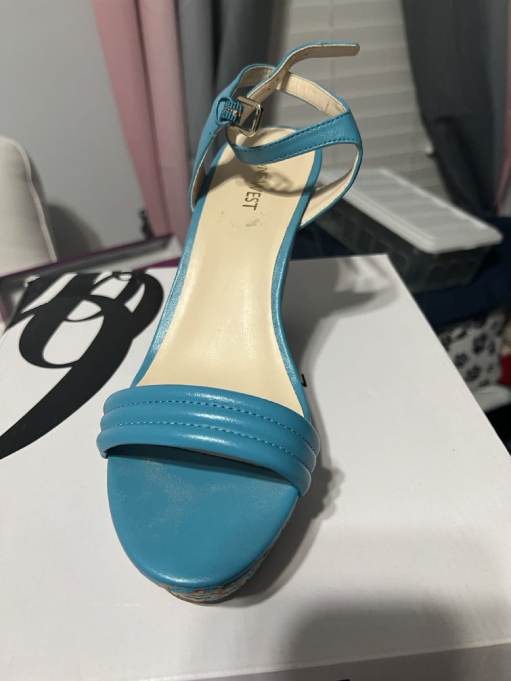 Junebugo - Nine West shoe collectible [Barcode 720627588506] - Main Image 3