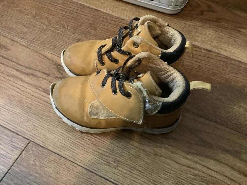 Adidas Men’s Yeezy Boost 350 V2 Sneakers Carbon Beluga Steeple Gray Solar Red 7.5 M Us