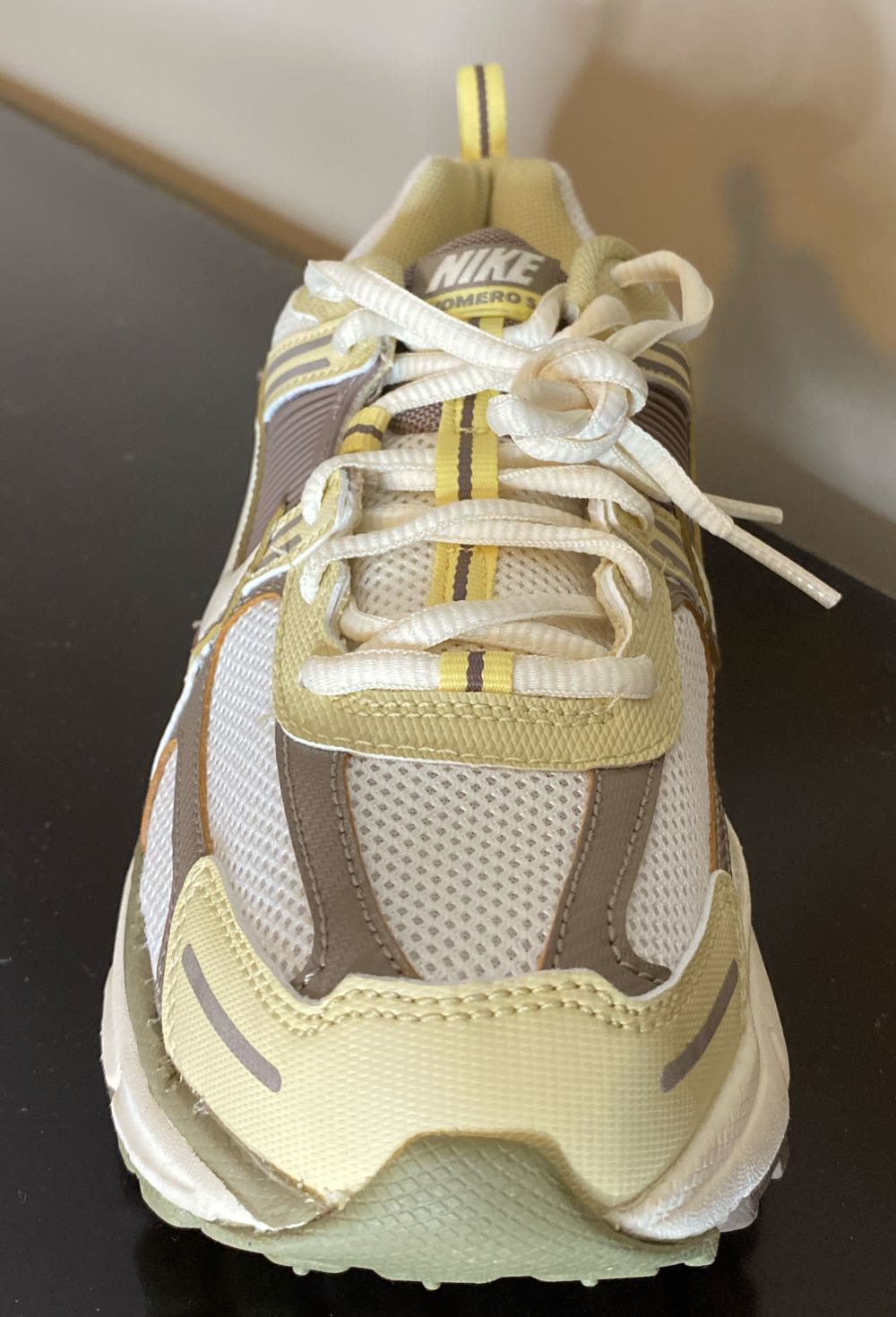 Vomeros 5 - Nike Zoom vomero shoe collectible - Main Image 2