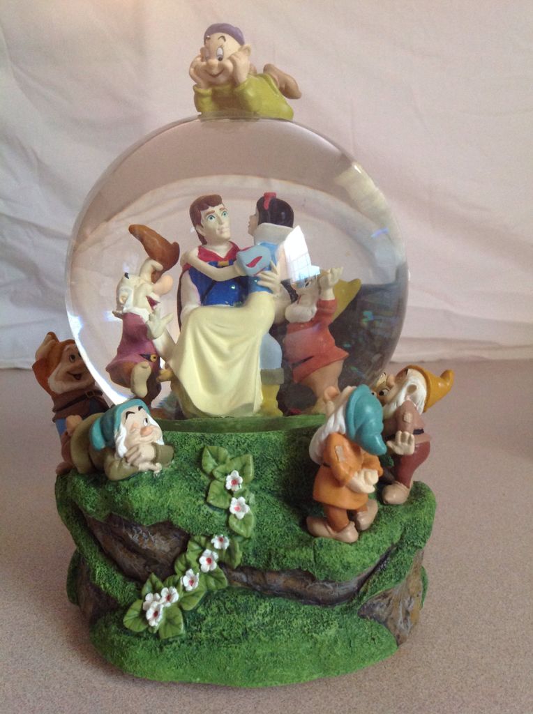 Snow White  snow globe collectible - Main Image 1