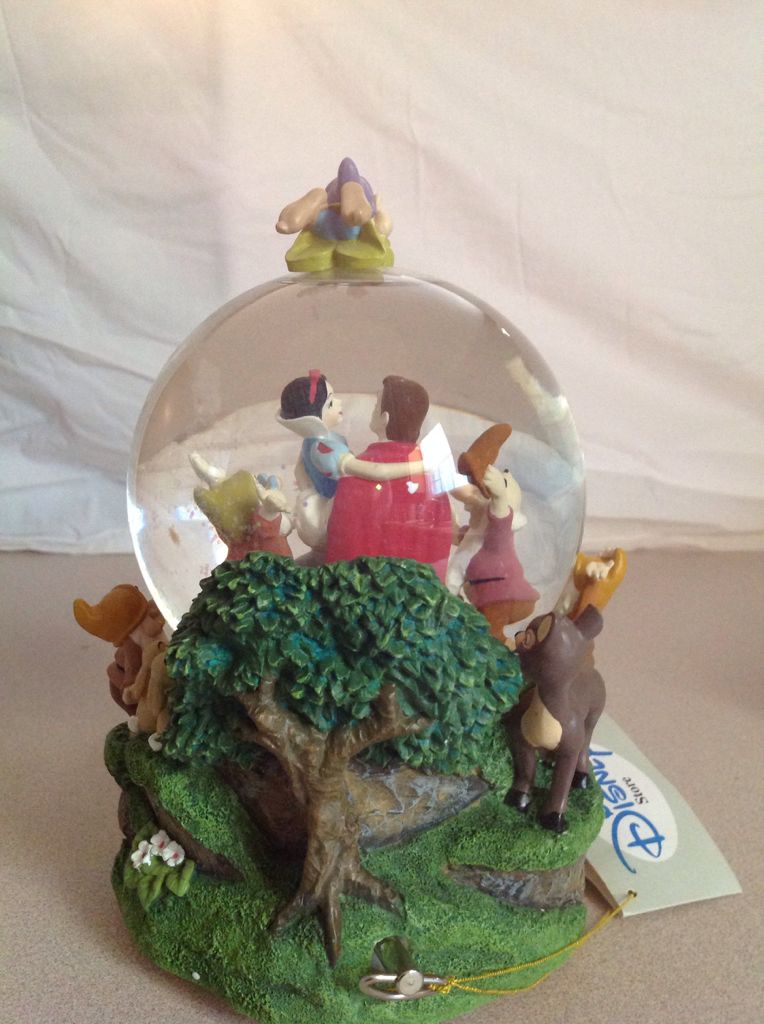 Snow White  snow globe collectible - Main Image 2