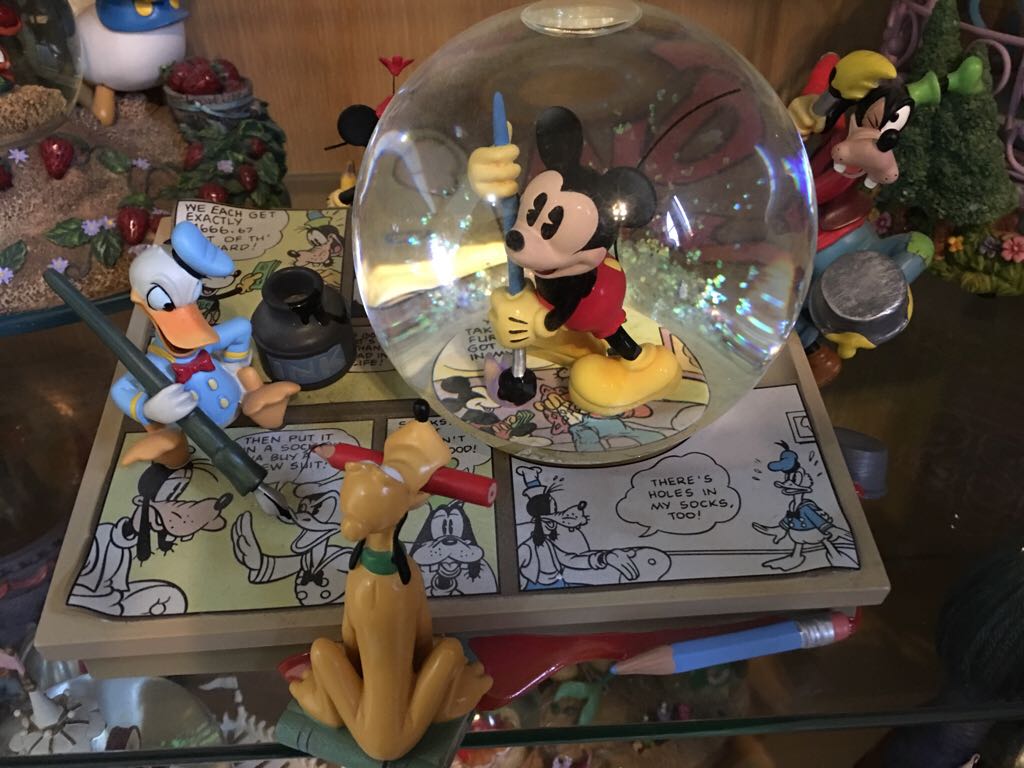 Mickey Mouse March  snow globe collectible [Barcode 400151550018] - Main Image 1