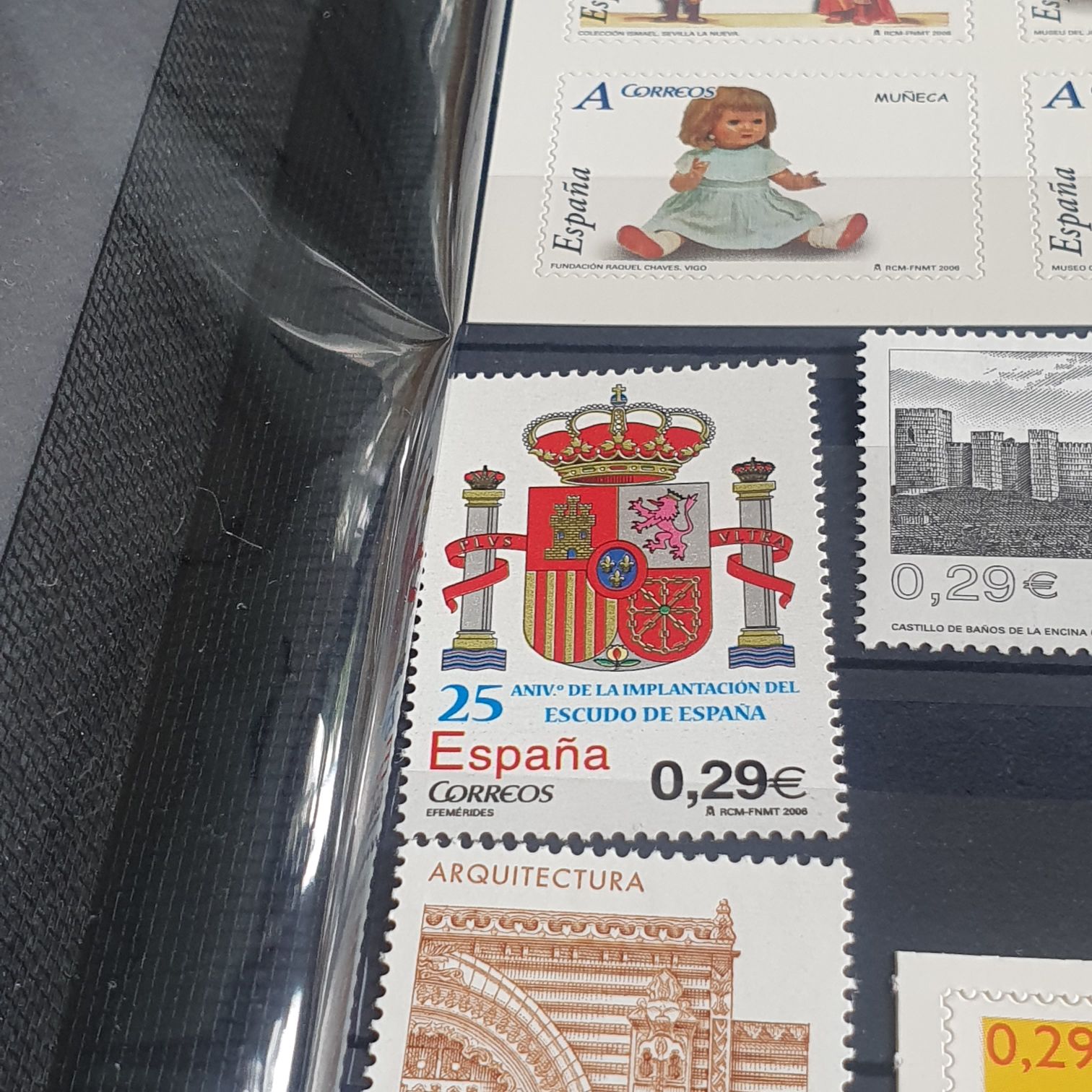 25 Aniv De La Implantación Del Escudo De España  stamp collectible - Main Image 2