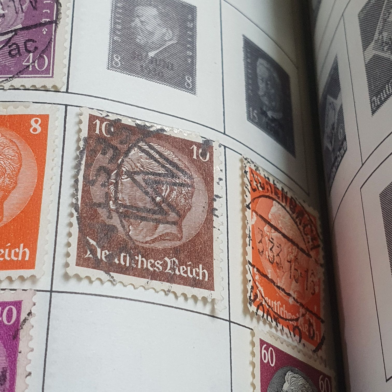 Contemporary Christmas: Large Center Snowflake