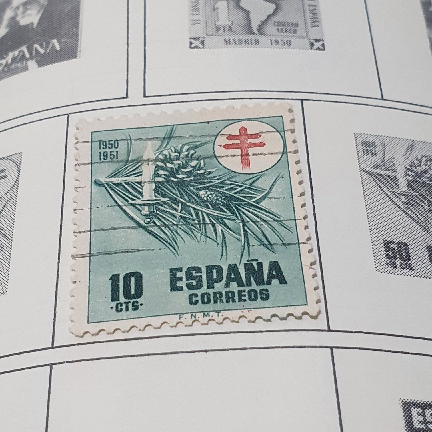 Contemporary Christmas: Decorating The Tree