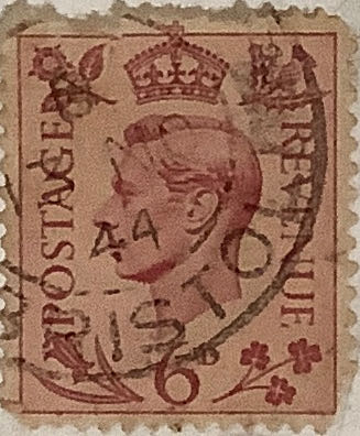 Contemporary Christmas: Gilded Pinecones And Magnolia Pod Wreath