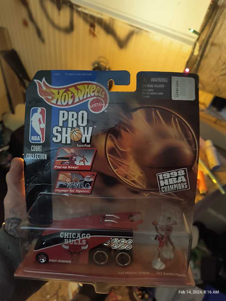 Bulls Nba Pro Show Chicago Bulls Jordan Pippen Figure Hot Wheels Team Pack New  stamp collectible [Barcode 074299216763] - Main Image 2