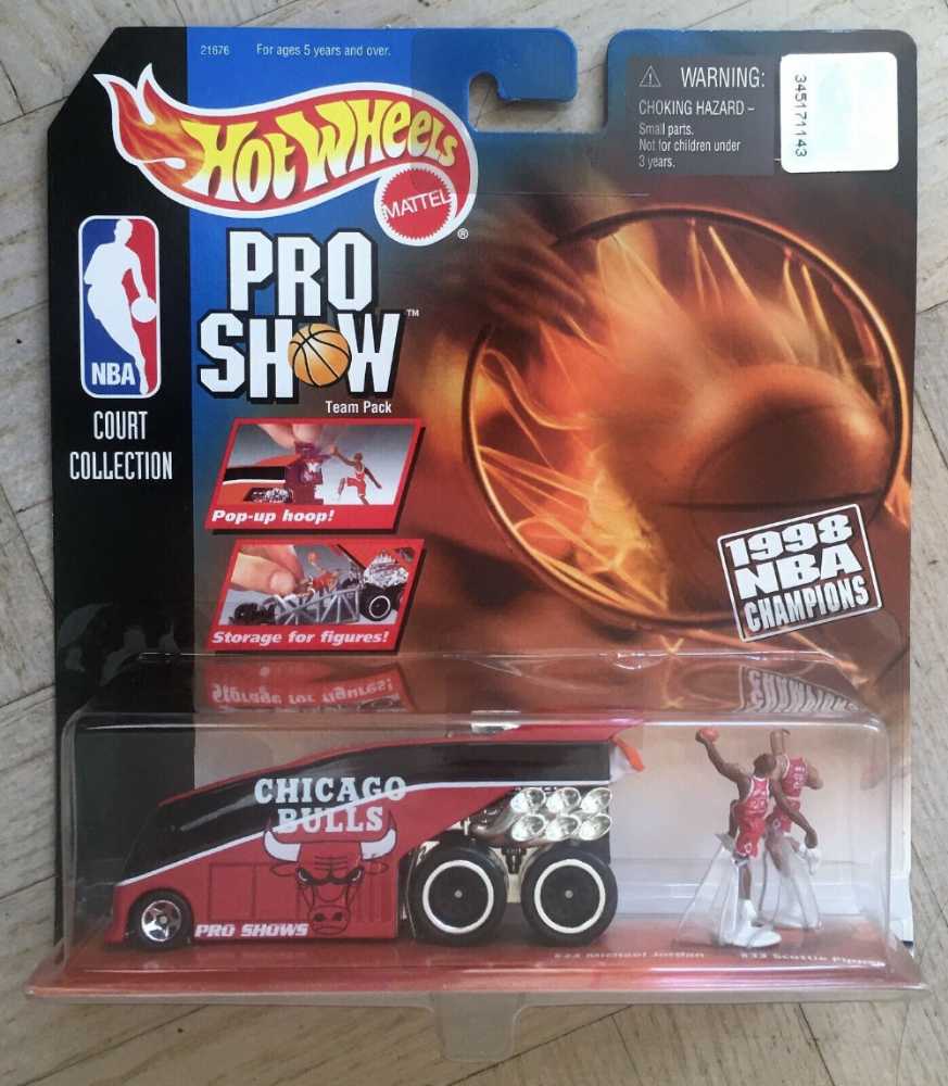 Bulls Nba Pro Show Chicago Bulls Jordan Pippen Figure Hot Wheels Team Pack New  stamp collectible [Barcode 074299216763] - Main Image 3